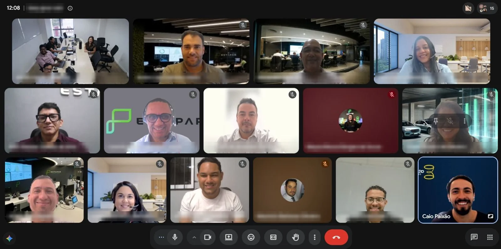 Aula ao vivo do treinamento de IA In Company com o time da Estapar em Salvador em chamada on-line