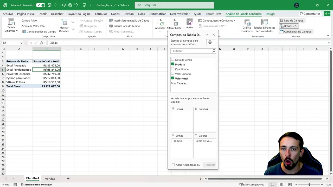 Tabela dinâmica no Excel com o total vendido por produto e o painel Campos da Tabela Dinâmica
