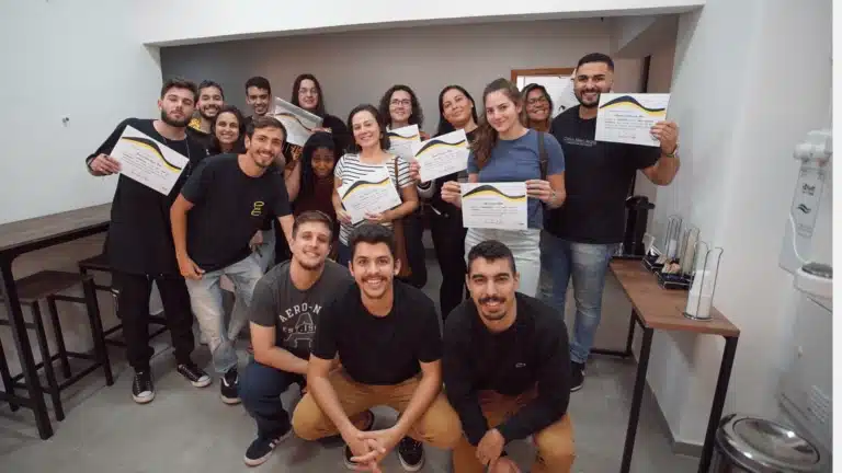 Entrega de certificados da turma presencial